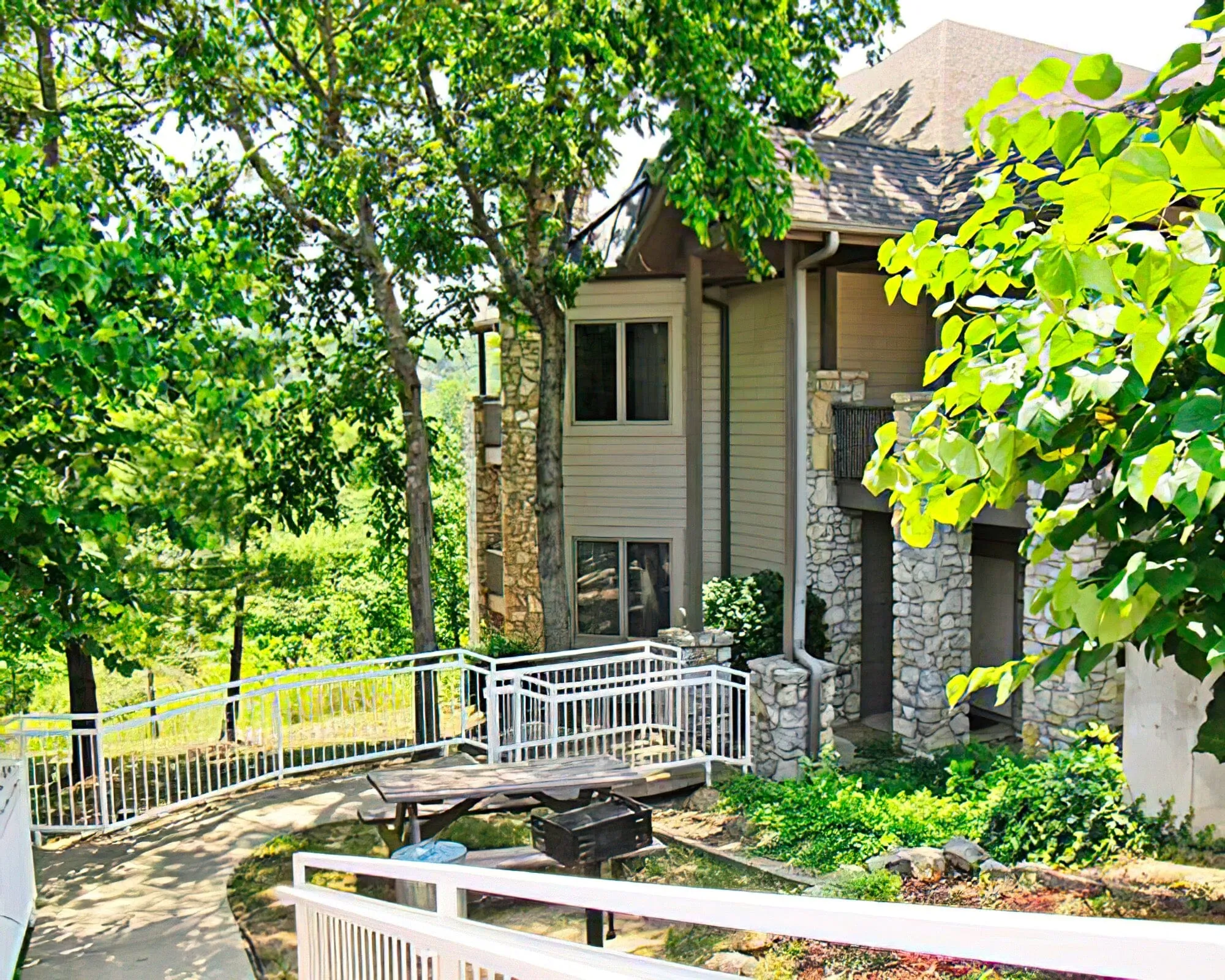 Stonebridge Village Condominiums